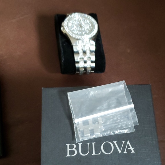 Bulova mens watch one month old - Picture 4 of 5